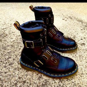 DR. MARTENS BNIB DEADSTOCKED QUINN COMBATS BLK LEATHER BUCKLES & STRAPS & LACES